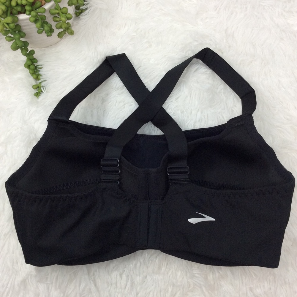 NWOT BROOKS Embody High Impact Sports Bra